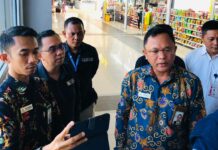 read news – Ombudsman Kepri Sidak ke Pelabuhan Telaga Punggur soal Pelaksanaan e-Ticketing Kepala Perwakilan Ombudsman RI Provinsi Kepri, Dr Lagat Siadari Senin (18/03/2024) mengatakan sidak kali ini lantaran ada informasi peralihan tiket dari konvensional ke e-Ticketing. (Foto: muhammad amin - batamtv.com)