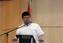 read news – Ketua DPRD Kota Batam Ikuti Musrenbang Terakhir Periode 2019-2024 Disampaikan Ketua DPRD Kota Batam Nuryanto SH MH menyampaikan sembilan catatan terkait permasalahan pembangunan di Kota Batam. Dia juga berharap di musrenbang terakhir DPRD Kota Batam Periode 2019 - 2024 ini bisa membuat perubahan positif di Batam. (Foto : muhammad amin - batamtv.com)