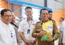 read news – Gubernur Kepri Sebut Pasar Murah demi Tekan Inflasi di Kepri Gubernur Kepri Anasar Ahmad menggelar pasar murah dan pangan murah dalam rangka menekan angka inflasi (Foto : dwi susilo - batamtv.com)
