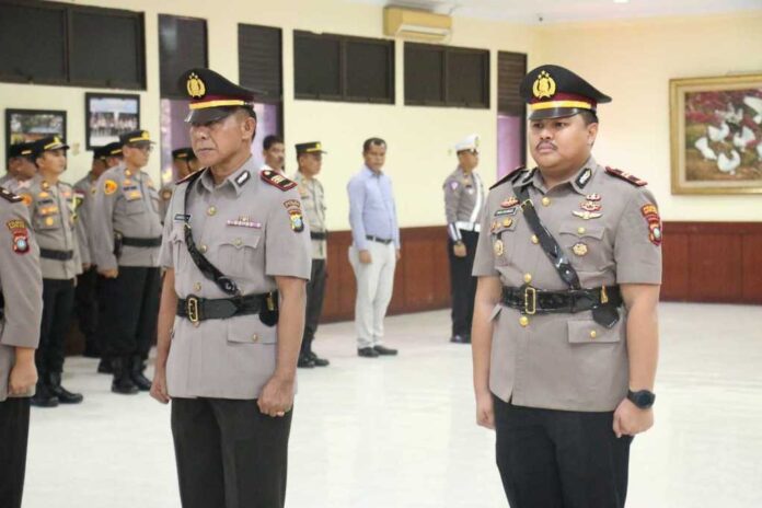 Upacara sertijab kapolsek Seibeduk Iptu Fikri Rahmadi, S.Tr.K., S.I.K yang resmi menjabat Kapolsek Sei Beduk menggantikan AKP Syarifuddin, S.H. (Foto : abyaqsa ramadan - batamtv.com)