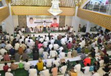 read news – Ustad Fikri bin KH Zainudin MZ Isi Ceramah di Batam Suaana saat ceramah yang disampaikan ustad Fikri yang tak lain adalah anak dari zainudin MZ. (Foto : abyaqsa ramadan - batamtv.com)