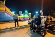 read news – Polsek Seibeduk Berharap Warga Laporkan Peristiwa Kriminal Anggota Polsek Seibeduk melakukan patroli di keramaian di Kelurahan Tanjungpiayu Kota Batam. (Foto : muhammad amin - batamtv.com)