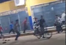 read news – Perang Sarung di Bengkong Berhasil Diantisipasi Polsek Bengkong Seperti inilah kondisi para remaja yang hendak terlibat perang sarung di Bengong langsung melarikan diri saat poliosi datang . (Foto : Abyaqsa ramadan - batamtv,.com)