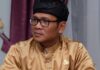 read news – Pulau Penyengat Bakal Meriah di Perayaan Idul Fitri Kepala Dinas Komunikasi dan Informatika (Kadiskominfo) Kota Tanjungpinang Teguh Susanto saat memberikan keterangan, Kamis (14/3/2024). Teguh mengatakan, semarak Idulfitri yang telah menjadi rutinitas event wisata di Penyengat tetap digelar pada tahun 2024 ini. (Foto : abdi perdana - batamtv.com)