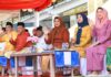 read news – Pawai Ta’aruf Pembukaan MTQH XIII Kabupaten Bintan Disaksikan Gubernur Kepri Gubernur Kepri Ansar Ahmad (kedua dari kiri) menyampaikan rasa hormat dan kebanggaan yang mendalam atas partisipasi para Pawai Pembukaan MTQH di Bintan Senin (22/04) pagi. (Foto : abdi perdana - batamtv.com)