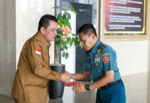 read news- Silaturahmi Gubernur Kepri dan Pangkogabwilhan I di Momen Idul Fitri Dalam suasana yang penuh keakraban, Gubernur Kepulauan Riau, Ansar Ahmad, melakukan pertemuan dengan Panglima Komando Gabungan Wilayah Pertahanan (Pangkogabwilhan) I, Laksamana Madya TNI Agus Hariadi, Selasa (16/04). (Foto : dwi susilo - batamtv.com)