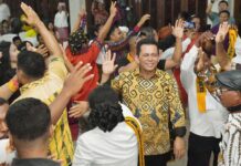 read news -Gubernur Kepri Ansar Hadiri Perayaan Syukur Ekaristi 25 Tahbisan Imamat di Batam Gubernur Kepri ansar Ahmad menghadiroi Perayaan Syukur Ekaristi 25 Tahun Tahbisan Imamat digelar di Gereja Katolik Maria Bunda Pembantu Abadi Kavling Lama Batu Aji Kota Batam, Kamis (18/4) malam. (Foto : abyaqsa ramadan - batamtv.com)