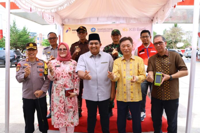 Bupati Bintan Roby Kurniawan saat melaunching kartu solar .(Foto : abdi perdan a- batamtv.com)