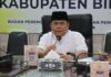 read news – Rapat Forum Komunikasi BPJS Kesehatan Bintan Dimulai Sekretaris Daerah Kabupaten Bintan, Ronny Kartika yang memimpin rapat tersebut menjelaskan perlunya kajian secara komprehensif bagaimana dinamika terkait UHC di Kabupaten Bintan. Sebab yang menjadi catatan selama ini tingkat partisipasi masyarakat dalam membayar iuran BPJS Kesehatan masih perlu disupport. (Foto : abdi perdana batamtv.com)