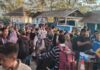 read news – Pelabuhan Ranai Dijejali 400 Lebih Penumpang Naik dan Turun Ratusan penumpang baik yang turun maupun naik ke kapal memadati pelabuhan ranai . (Foto : abdi perdana - batamtv.com)