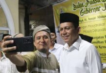 read news – Memasuki Akhir Ramadhan, Gubernur Ansar Ajak Umat Islam Tingkatkan Ibadah Gubernur Kepri H. Ansar Ahmad mengajak umat Islam terus meningkatkan kualitas ibadahnya, memasuki sepuluh akhir puasa. Karena di sepuluh hari terakhir ramadhan, ada satu malam yang sangat istimewa yakni lailatul qadar. (Foto: muhammad amin - batamtv.com)