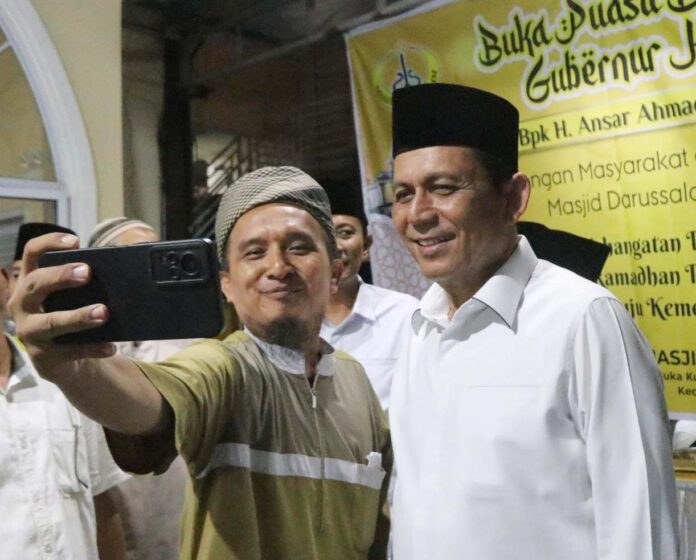 Gubernur Kepri H. Ansar Ahmad mengajak umat Islam terus meningkatkan kualitas ibadahnya, memasuki sepuluh akhir puasa. Karena di sepuluh hari terakhir ramadhan, ada satu malam yang sangat istimewa yakni lailatul qadar. (Foto: muhammad amin - batamtv.com)