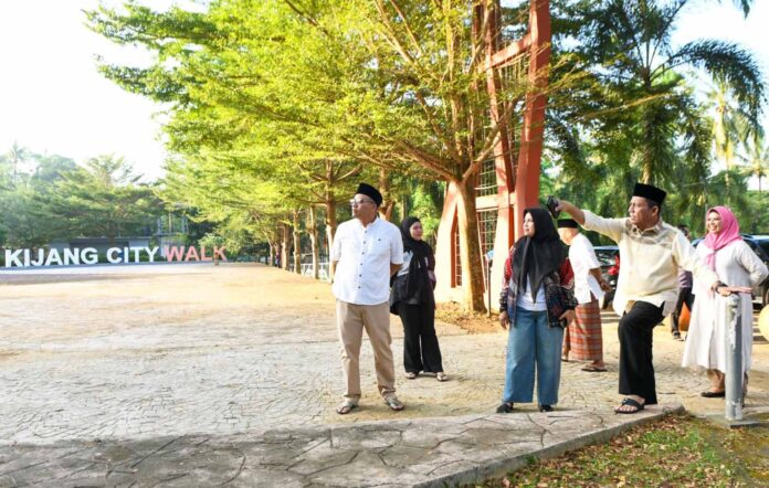 Gubernur Ansar menyoroti beberapa poin penting yang menjadi fokus utama dalam proses revitalisasi taman kota Kijang.. (Foto : abdi perdana - batamtv.com)