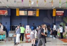 read news – Lebih dari 10 Ribu Penumpang Masuk Bandara Raja Haji Fisabilillah Section Head of Airport Security & Service, Rudy Sudrajat, merilis data bahwa Bandara Raja Haji Fisabilillah (RHF) di Tanjungpinang mencatat lonjakan signifikan dalam arus balik mudik. Peningkatan mencapai 19%. (Foto : dwi susilo - batamtv.com)