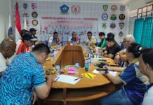 read news – KONI Bintan Segera Lakukan Musorkab Dalam kegiatan halalbihalal pengurus KONI Bintan tersebut hadir Dedi Sutanto selaku ketua. Turut hadir Wakil Ketua KONI Bintan Hendro P, Sekretaris KONI Bintan Winarno, Bendahara Sugito dan pengurus KONI Bintan. (Foto : abdi perdana - batamtv.com)
