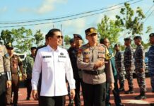 read news – Polres Bintan Gelar Apel jelang Lebaran Apel Gelar Pasukan Operasi Ketupat Seligi 2024 Polres Bintan dipimpin oleh Wakil Bupati Bintan Ahdi Muqsith, S.IP. didampingi oleh Kapolres Bintan AKBP Riky Iswoyo, S.I.K., M.M, Rabu (3/4/2024).(Foto : abdi perdana - batamtv.com)