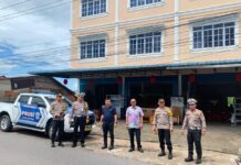 read news – Inilah Rute yang Disiapkan untuk Pawai MTQH Bintan Kabagops Polres Bintan AKP Monang P Silalahi Untuk rute pawai telah disepakati tadi yaitu disekitar kecamatan Bintan Timur, selanjutnya setelah ada kesepakatan kami langsung mengecek lokasi atau rute pawai yang akan dilalui oleh peserta. (Foto : abdi perdana - batamtv.com)