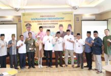 rad news – Penyusunan Rancangan Teknokratik RPJMD Tanjungpinang Dibuka Sekretaris Daerah Kota Tanjungpinang, Zulhidayat, S.Hut membuka kegiatan Penyusunan Rancangan Teknokratik ‘Rencana Pembangunan Jangka Menengah Daerah’ (RPJMD) kota Tanjungpinang Tahun 2025 - 2029 di Royal Room Alltrue Hotel, Senin (1/4/2024). (Foto : dwi susilo - batamtv.com )