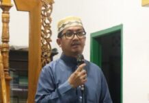 read news – Boy Wijanarko Bersafari Ramadahan di Kecamatan Bunguran Timur Laut Sekda Kabupaten Natuna laksanakan kegiatan buka puasa bersama masyarakat, sholat Maghrib dan isya berjamaah, kemudian dilanjutkan dengan sholat tarawih bersama. (Foto abdi perdana - batamtv.com)