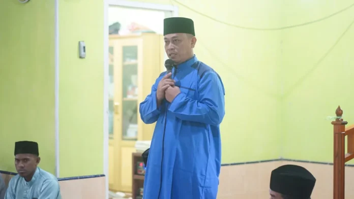 Bupati Lingga M. Nizar melaksanakan Safari Ramadhan  di Masjid Al Hikmah Desa Pelakak, Kecamatan Singkep Pesisir, Kabupaten Lingga. (Foto : abdi perdana - batamtv.com )