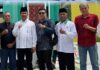read news -Pemuda Karimun Sampaikan Dukungan ke HM Rudi Calon Gubernur Kepri HM Rudi (ketiga dari kiri) mendapatkan dukungan dari pemuda di Kairmun . (Foto : abdi perdana - batamtv.com)