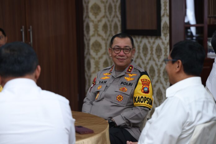 Kapolda Kepri Irjen. Pol. Drs. Yan Fitri Halimansyah, M.H., terima kunjungan silahturahmi dari Dewan Ketahanan Nasional Republik Indonesia (Wantannas RI) di Polda Kepri. Kamis (25/4/2024). (Foto : abyaqsa ramadan - batamtv.com,)