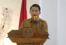 read news – Dewan Hakim MTQH Bintan Resmi Dilantik Wabup Bintan Ahdi Muqsith menyampaikan, dalam pelaksanaan MTQH pasti akan banyak hal yang harus di koordinasikan dengan baik antarpanitia kegiatan. Kemudian juga harus saling menjaga antarsesama terkait kerja sama demi suksesnya pelaksanaan MTQH. (Foto : abdi perdana - batamtv.com)