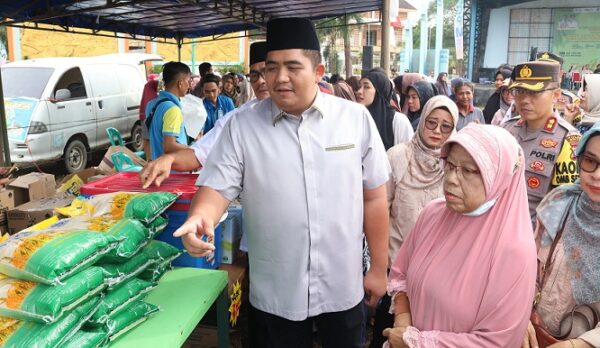 (foto: abdi perdana - batamtv.com) Bupati Roby mengatakan sesuai jadwal akan melepas pawai takbir Idul Fitri . (foto: abdi perdana - batamtv.com)
