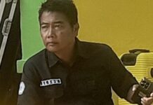 read news – Polda Kepri Gelar Lomba Pos Pengamanan Ketupat Seligi 2024 Iptu Alson menjelaskan bahwa Polres Bintan berusaha menciptakan nuansa Melayu dalam pos pengamanan mereka, dengan menggunakan aksesoris seperti Tanjak. (Foto: abdi perdana- batamtv.com)