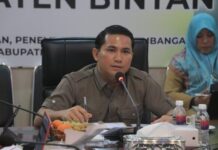 read news- Calon Kada Daftar ke Demokrat Bintan Wakil Bupati Bintan Ahdi Muqsith menyatakan, dirinya akan mendaftar ke DPC Partai Demokrat sebagai calon kepala daerah menuju Pilkada Bintan tahun 2024. (Foto ; abdi poerdana - batanmtv.com)