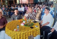 read news -Warga Toapaya Silaturahmi dengan Apri Sujadi Ratusan warga Kecamatan Toapaya memanfaatkan momen tersebut bernostalgia dengan Apri Sujadi si mantan Bupati Bintan. (Foto : abdi perdana - batamtv.com)