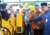 read news – Listrik di Pulau Karas Kini Nyala 24 Jam Peresmian penyalaan 24 jam Sistem Kelistrikan PT. PLN (Persero) Sub ULP Karas, Kelurahan Karas, Kecamatan Galang, Kota Batam, dilakukan Gubernur Kepulauan Riau H. Ansar Ahmad Rabu (3/4). (Foto: muhammad amin - batamtv.com)