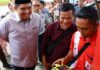 read news – Bupati Bintan Roby Kurniawan Launching KSSB Bupati Bintan Roby Kurniawan saat me-launching Kartu Solar Subsidi Bintan (KSSB), untuk mempermudah masyarakat dalam pembelian BBM jenis solar. (Foto : abdi perdana - batamtv.com)