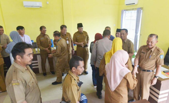 suasana saat setdaprov Adi Prihantara mengkuti halal bihalal di kwarda provinsi Kepri . (foto : dwi susilo - batmatv.com)