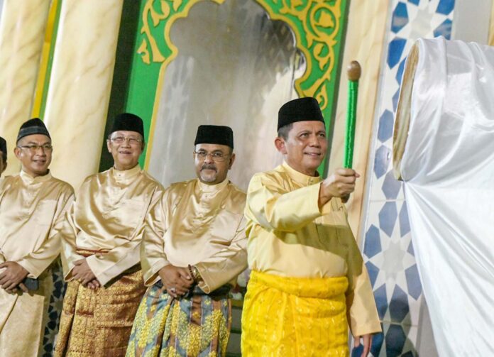 Gubernur Kepri Ansar Ahmad membuka MTQH di Kabupaten Kairmun. (Foto abdi perdana-batamtv.com)-