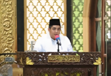 read news – Roby Kurniawan Sampaikan Doa Malaikat Jibril dan Hikmah Idul Fitri Bupati Bintan Roby Kurniawan dalam khutbahnya memberikan penjelasan bahwa Idul Fitri tidak sekadar bersuka-cita semata. Idul Fitri memiliki hikmah dan hakikat yang luar biasa bagi mereka yang mampu mengambil hikmahnya. (*Foto : abdi perdana - batamtv.com)