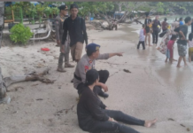 read news – Antisipasi Bahaya di Pantai, Polres Bintan Lakukan Patroli Personil Polres Bintan masih dan terus gencarkan patroli dialogisnya di Objek Wisata yang mulai dikunjungi oleh masyarakat, untuk mengantisipasi hal-hal yang tidak diinginkan. - batamtv.com)(Foto: abdi perdana