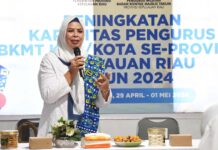 BKMT Kepri Gelar Kegiatan Peningkatan Kapasitas Pengurus Se-Provinsi tahun 2024 Ketua Badan Kontak Majelis Taklim (BKMT) Provinsi Kepulauan Riau Dewi Kumalasari, mengadakan kegiatan peningkatan kapasitas pengurus BKMT Kabupaten/Kota se Provinsi Kepulauan Riau tahun 2024. (Foto : dwi susiilo - batamtv.com)