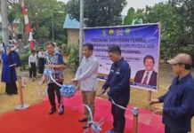 Asman Abnur Resmikan Penerangan Jalan Umum Tenaga Surya di Nongsa