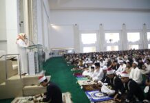 Marlin Sekeluarga Sholat Idul Adha di Masjid Sultan