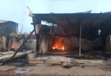 Kios Jual Barang Seken di Tanjung Sengkuang Terbakar