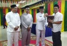 Sekdako Batam Serahkan Alat Musik ke Yayasan untuk Hidupkan Seni Budaya Islami