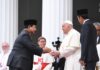 Salam Hangat Paus Fransiskus ke Prabowo yang Diperkenalkan Jokowi