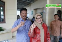Kepala BP Batam Gunakan Hak Pilih di TPS 017 Rosedale