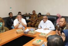 Sekdako dan Kesbangpol Batam Rapat Persiapan Desk Pilkada 2024
