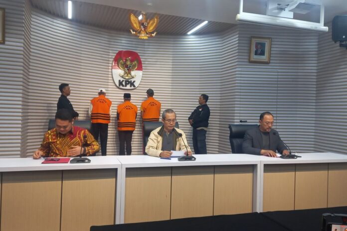 kpk tetapkan gubernur bengkulu tersangka