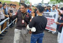 Puluhan Wartawan Demo di Kantor Gubernur Kepri,Tuntut Kerjasama Media Adil