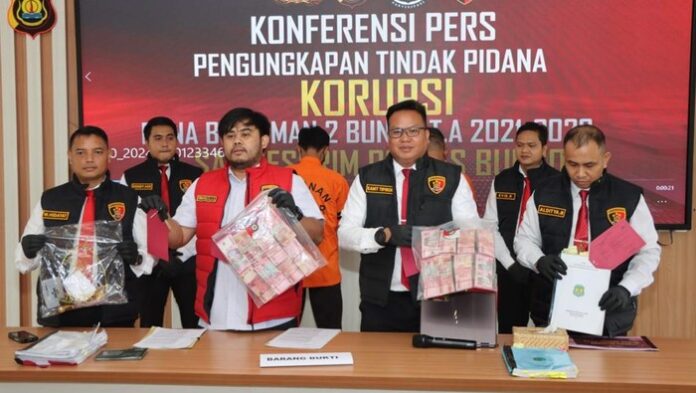 polisi-merilis-pengungkapan-kasus-korupsi-dana-bos