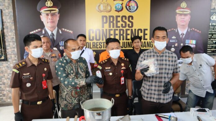 POLISI PINANG MUSNAHKAN SABU
