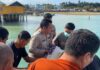 Polisi dan Warga Evakuasi Pasien DBD yang Dirujuk ke RSUD Natuna